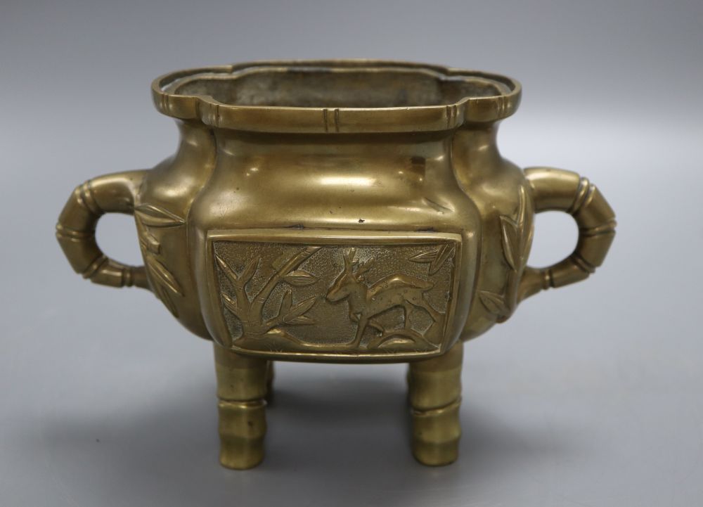 A Chinese bronze censer, height 14cm